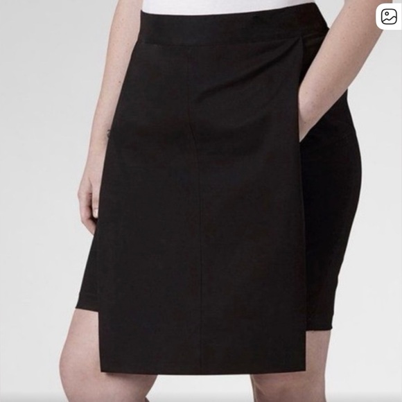 Universal Standard Black Apron Skirt - Picture 2 of 10